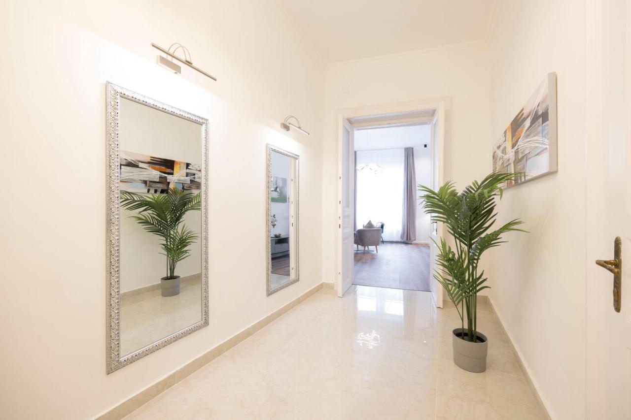 Luxurious Grand W/ 3bedrm 2bathrm Apartment *