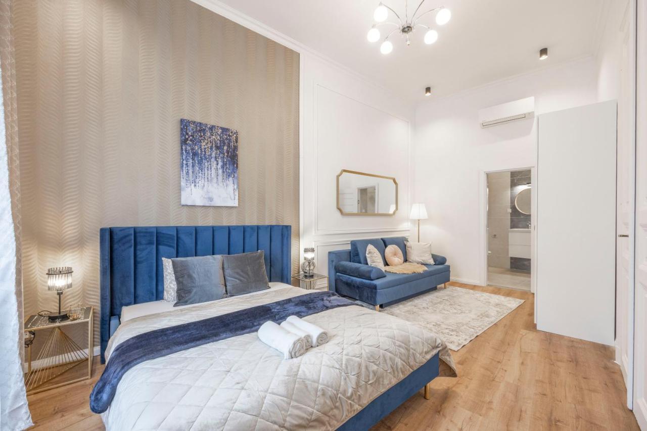Luxurious Grand W/ 3bedrm 2bathrm Apartment *