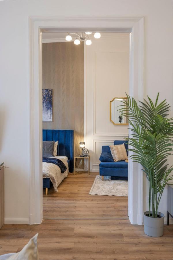 Luxurious Grand W/ 3bedrm 2bathrm Budapest