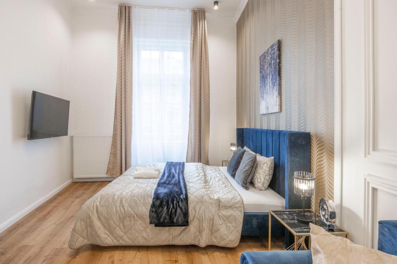 Apartment Luxurious Grand W/ 3bedrm 2bathrm *