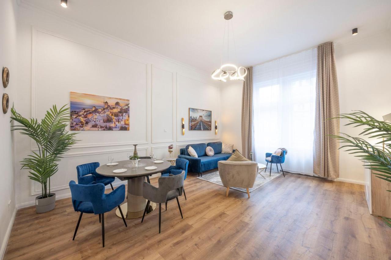 Apartment Luxurious Grand W/ 3bedrm 2bathrm *